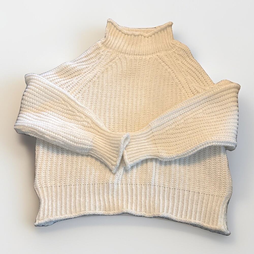 NWOT Jon & Anna Sweater Turtleneck Cropped Women’s L Long Sleeve Ribbed White